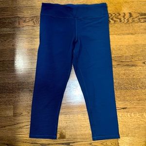 Black and blue gym capri pants